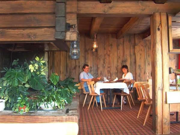 ホテル オーロラ アンデルマット エクステリア 写真